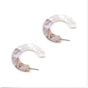 🐶Acrylic tortoise two tone pearl hoops